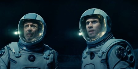 Jeff-Goldblum-and-Liam-Hemsworth-in-Independence-Day-Resurgence.jpg
