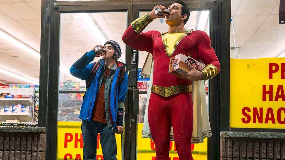 https___blogs-images.forbes.com_scottmendelson_files_2018_07_Shazam-movie-official-costume-image-cropped-1200x674